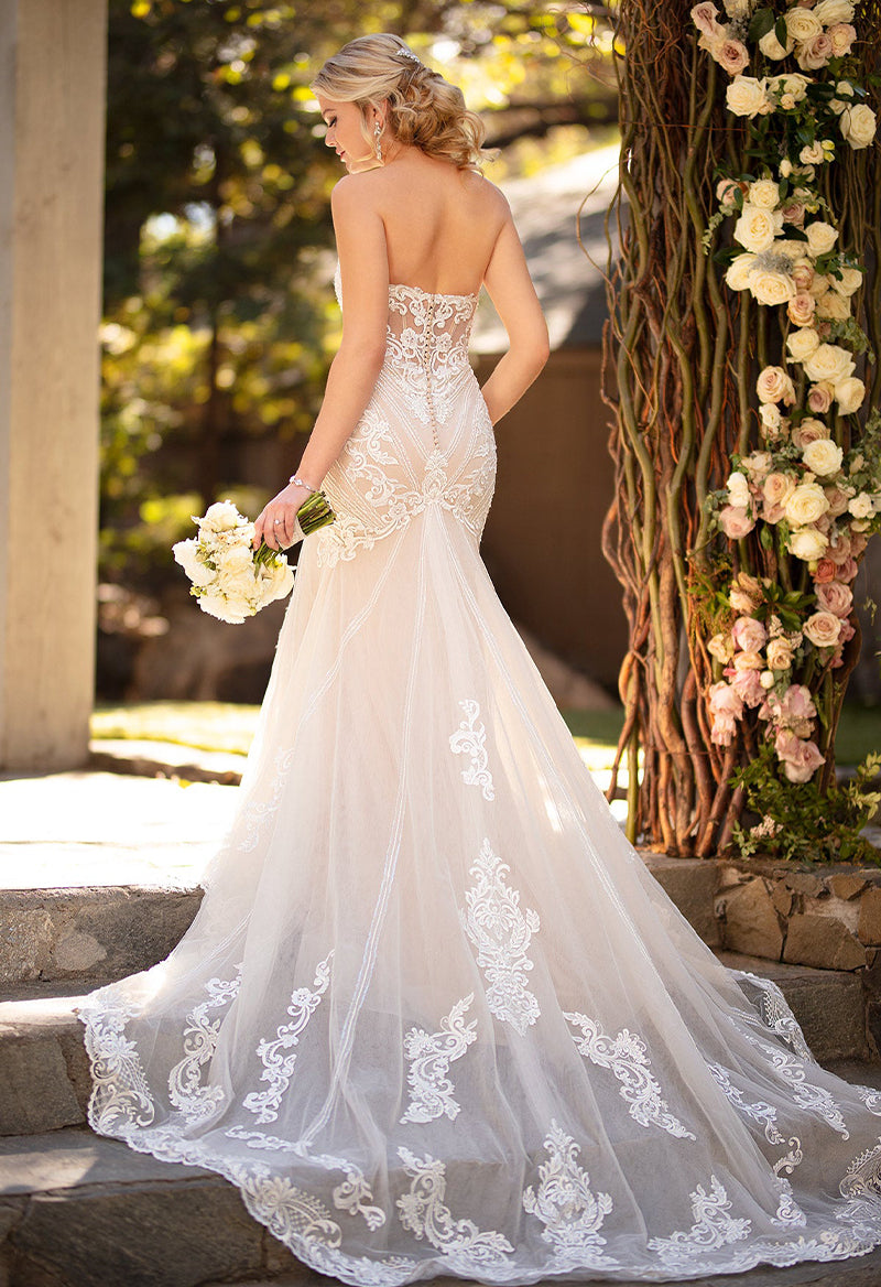 Sweetheart Neck Sleeveless Tulle A Line Court Train Wedding Dress