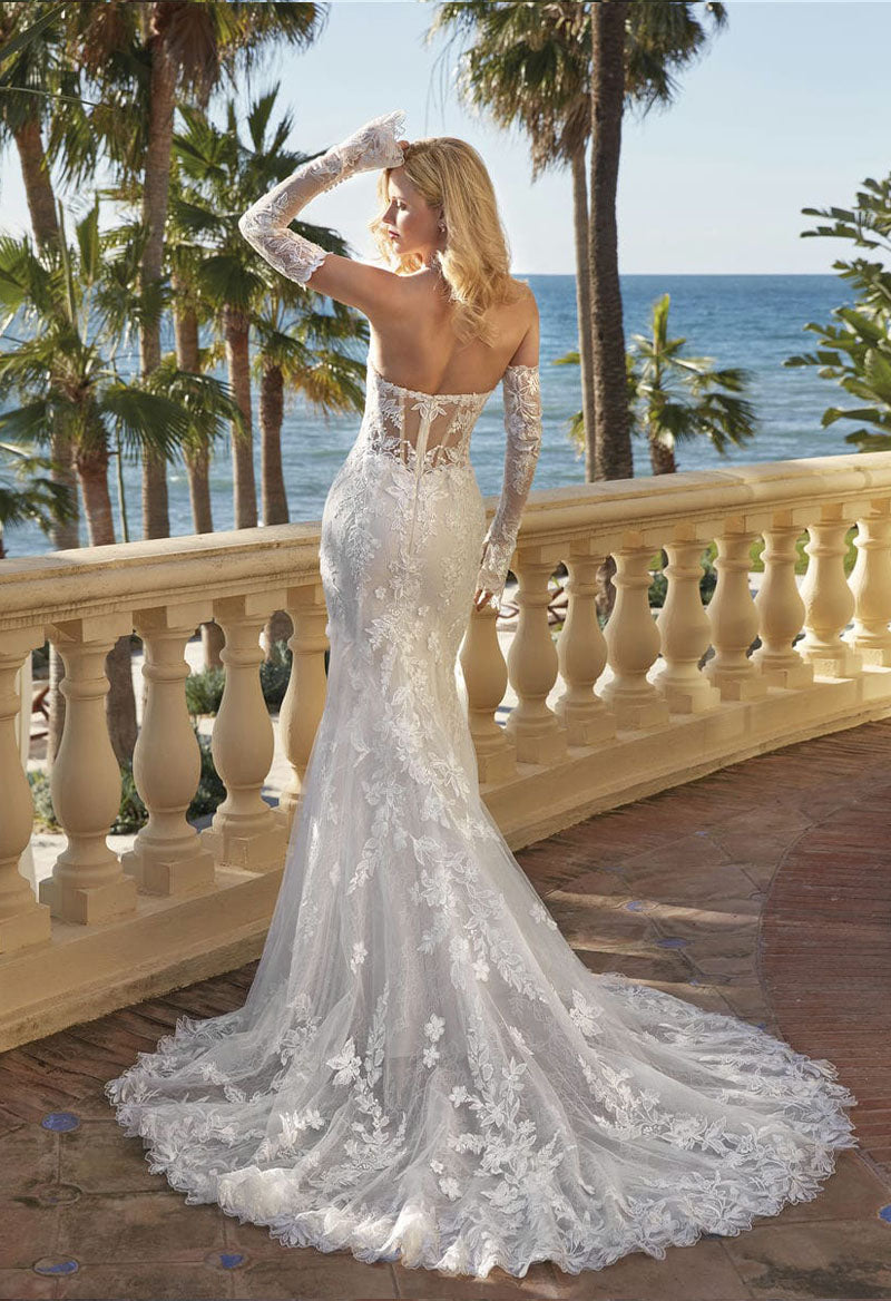 Sweetheart Neck Mermaid Tulle Appliqué Court Train Wedding Dress