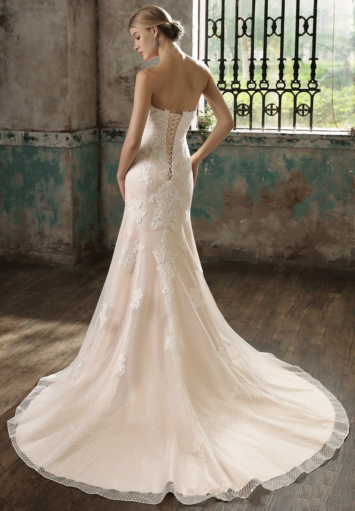 Modern Sweetheart Strapless Lace Appliques Wedding Dress