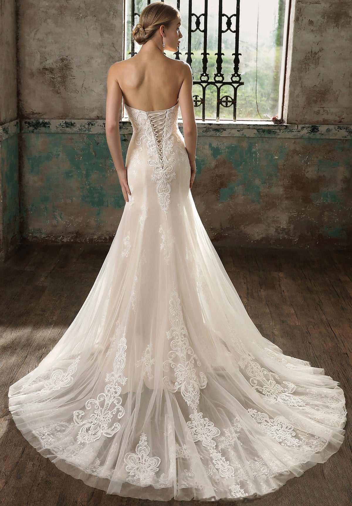 Classic Strapless Mermaid Lace Wedding Dress