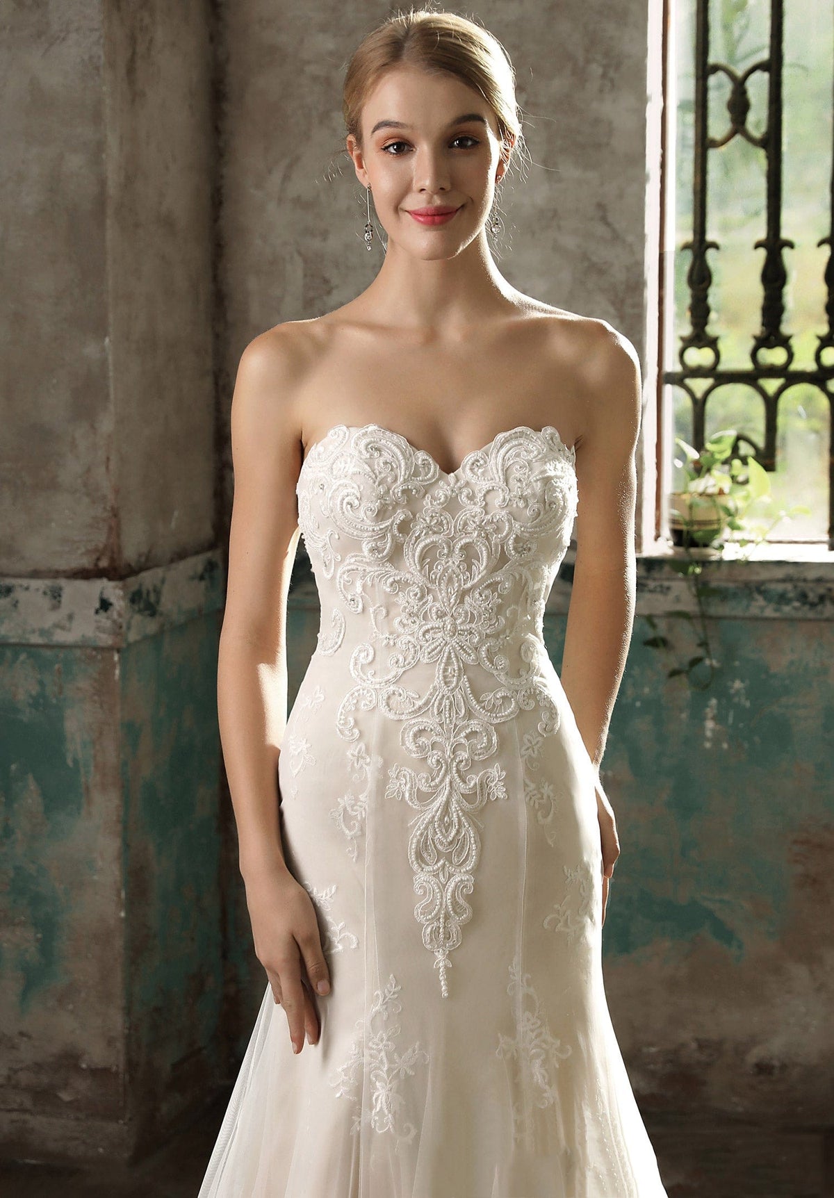 Classic Strapless Mermaid Lace Wedding Dress